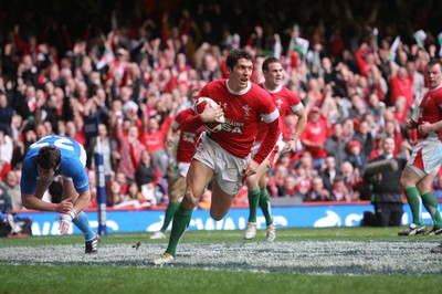 19.03.10 Wales v Italy... Wales James Hook scores his second try. 