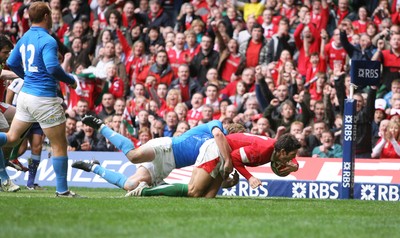 19.03.10 Wales v Italy... Wales James Hook scores his first try. 