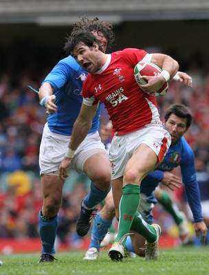 19.03.10 Wales v Italy... Wales Mike Phillips evades tackle by Italy's Mauro Bergamasco. 