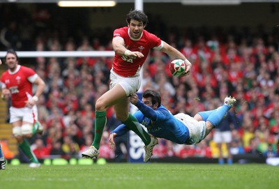 19.03.10 Wales v Italy... Wales Mike Phillips evades tackle by Italy's Craig Gower. 