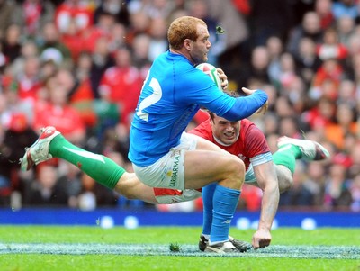 20.03.10 - Six Nations Rugby, Wales v Italy Italy's Gonzalo Garcia is challenged by Wales' Jamie Roberts 
