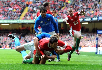 20.03.10 - Six Nations Rugby, Wales v Italy Wales' James Hook scores try despite the  efforts of Italy's Mirco Bergamasco 