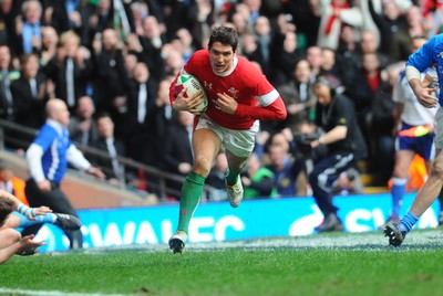 20.03.10 - Six Nations Rugby, Wales v Italy Wales' James Hook crosses to score his second try 