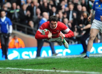 20.03.10 - Six Nations Rugby, Wales v Italy Wales' James Hook crosses to score his second try 
