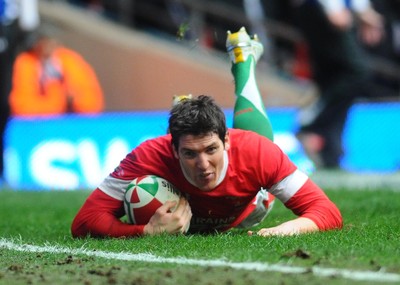 20.03.10 - Six Nations Rugby, Wales v Italy Wales' James Hook crosses to score his second try 