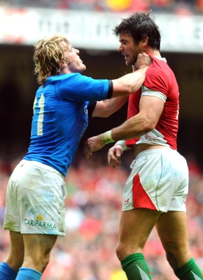 20.03.10 - Six Nations Rugby, Wales v Italy Tempers rise between Italy's Mirco Bergamasco and Wales' Mike Phillips 