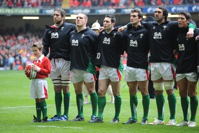20.03.10 - Six Nations Rugby, Wales v Italy Wales team line up for the anthems 