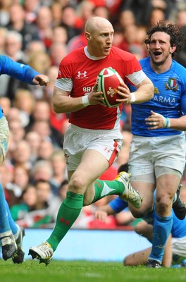20.03.10 - Six Nations Rugby, Wales v Italy Wales Tom Shanklin with Lee Byrne in support 