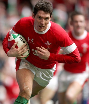 20.03.10 ... Wales v Italy, RBS 6 Nations 2010 -  Wales' James Hook dives in to score his second try   