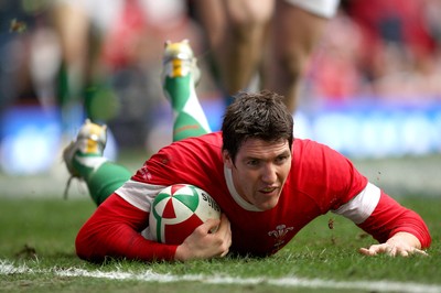 20.03.10 ... Wales v Italy, RBS 6 Nations 2010 -  Wales' James Hook dives in to score his second try   