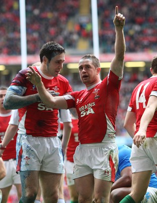 20.03.10 ... Wales v Italy, RBS 6 Nations 2010 -  Wales' Shane Williams celebrates after scoring try 
