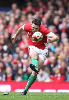 20.03.10 ... Wales v Italy, RBS 6 Nations 2010 -  Wales' Stephen Jones  