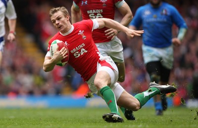 20.03.10 ... Wales v Italy, RBS 6 Nations 2010 -  Wales' Dwayne Peel  