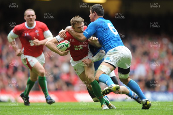 20.03.10 - Wales v Italy - RBS Six Nations 2010 - Tom Prydie of Wales takes on Martin Castrogiovanni and Paul Derbyshire of Italy. 