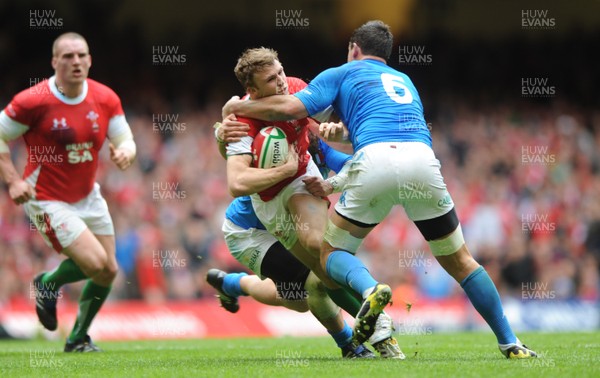 20.03.10 - Wales v Italy - RBS Six Nations 2010 - Tom Prydie of Wales takes on Martin Castrogiovanni and Paul Derbyshire of Italy. 