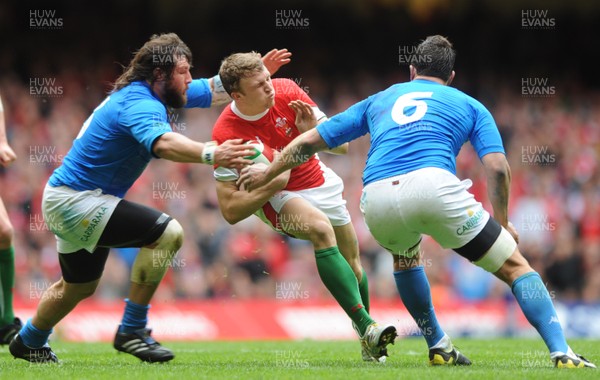20.03.10 - Wales v Italy - RBS Six Nations 2010 - Tom Prydie of Wales takes on Martin Castrogiovanni and Paul Derbyshire of Italy. 