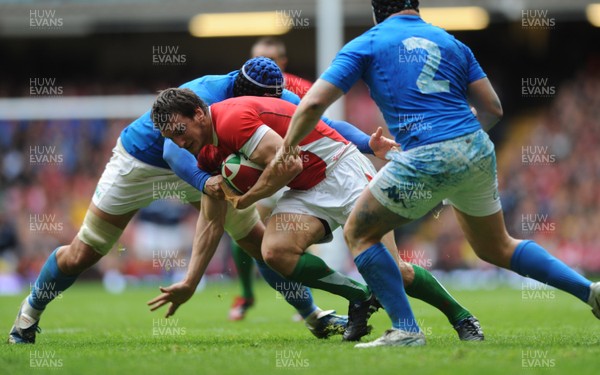 20.03.10 - Wales v Italy - RBS Six Nations 2010 - Sam Warburton of Wales is tackled by Leonardo Ghiraldini of Italy. 