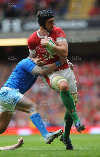 20.03.10 - Wales v Italy - RBS Six Nations 2010 - Luke Charteris of Wales is tackled by Leonardo Ghiraldini of Italy. 