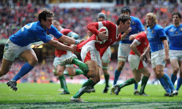 20.03.10 - Wales v Italy - RBS Six Nations 2010 - James Hook of Wales runs in to score his second try. 