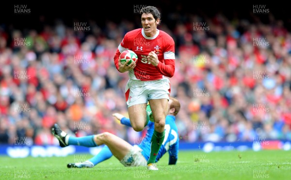 20.03.10 - Wales v Italy - RBS Six Nations 2010 - James Hook of Wales breaks away from Gonzalo Garcia of Italy. 