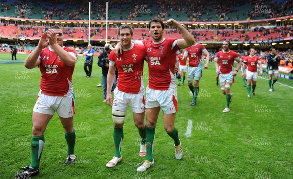 20.03.10 - Wales v Italy - RBS Six Nations 2010 - Huw Bennett, Andrew Bishop and Mike Phillips of Wales celebrate win. 
