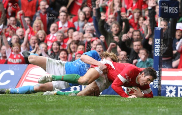 19.03.10 Wales v Italy... Wales James Hook scores his first try. 