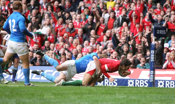 19.03.10 Wales v Italy... Wales James Hook scores his first try. 