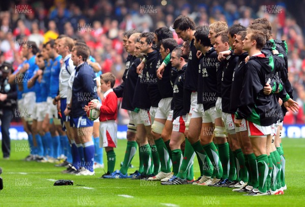 20.03.10 - Six Nations Rugby, Wales v Italy Wales team line up for the anthems 