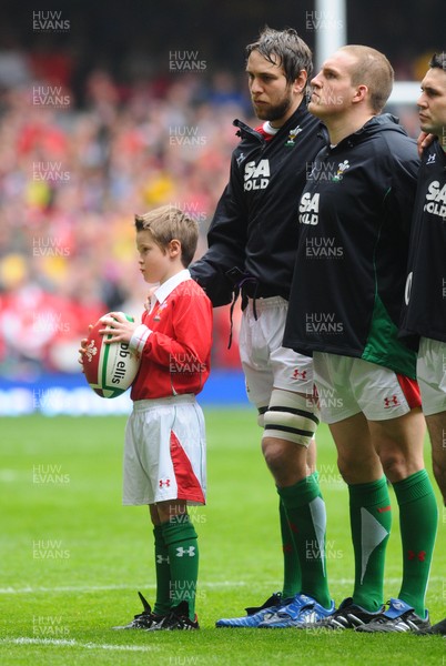 20.03.10 - Six Nations Rugby, Wales v Italy Wales team line up for the anthems 