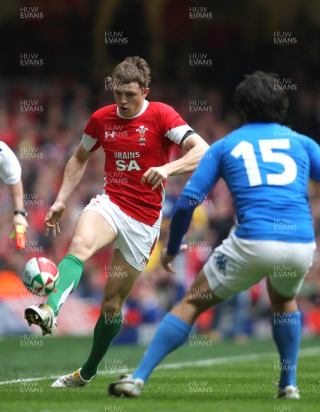 20.03.10 ... Wales v Italy, RBS 6 Nations 2010 -  Wales' Tom Prydie kicks past Italy's Luke McLean  