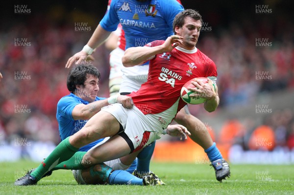 20.03.10 ... Wales v Italy, RBS 6 Nations 2010 -  Wales' Sam Warburton is tackled by Italy's Pablo Canavosio   