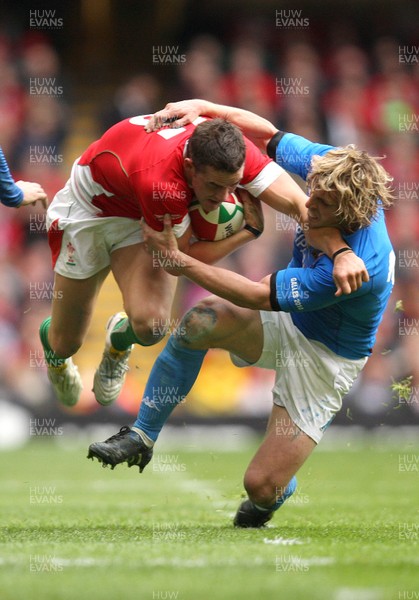 20.03.10 ... Wales v Italy, RBS 6 Nations 2010 -  Wales' Lee Byrne is tackled by Italy's Mirco Bergamasco    