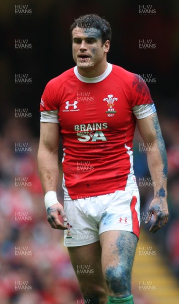 20.03.10 ... Wales v Italy, RBS 6 Nations 2010 -  Wales' Jamie Roberts    