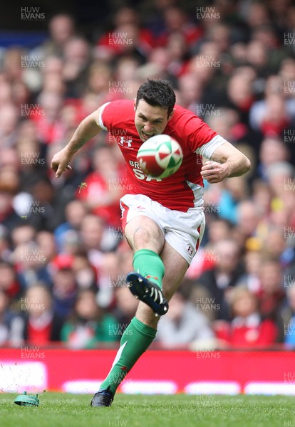 20.03.10 ... Wales v Italy, RBS 6 Nations 2010 -  Wales' Stephen Jones  