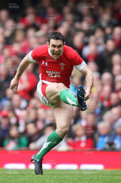 20.03.10 ... Wales v Italy, RBS 6 Nations 2010 -  Wales' Stephen Jones  