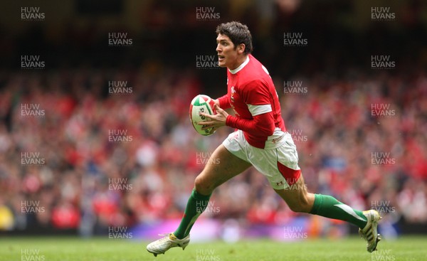 20.03.10 ... Wales v Italy, RBS 6 Nations 2010 -  Wales' James Hook  