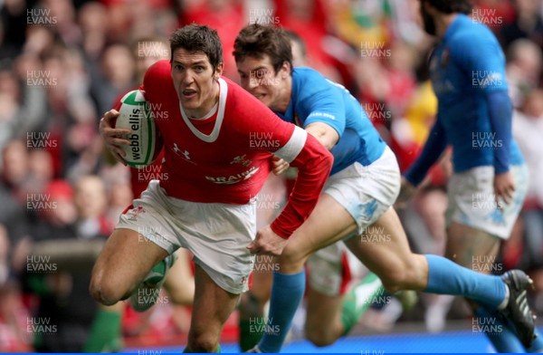 20.03.10 ... Wales v Italy, RBS 6 Nations 2010 -  Wales' James Hook  