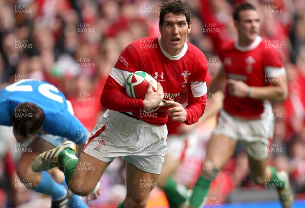 20.03.10 ... Wales v Italy, RBS 6 Nations 2010 -  Wales' James Hook  