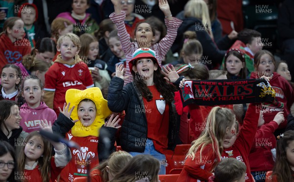 270424 - Wales v Italy, Guinness Women’s 6 Nations -  Schoolchildren sing their support at the start of the match