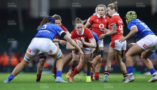 270424 - Wales v Italy, Guinness Women’s 6 Nations - Jenny Hesketh of Wales charges forward