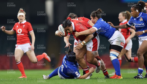 270424 - Wales v Italy, Guinness Women’s 6 Nations - Sisilia Tuipulotu of Wales charges forward