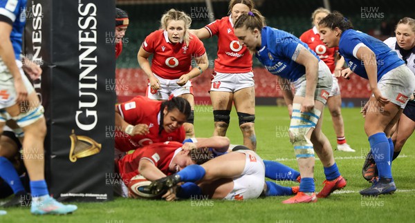 270424 - Wales v Italy, Guinness Women’s 6 Nations - Gwenllian Pyrs of Wales powers over to score the second try