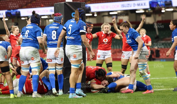 270424 - Wales v Italy, Guinness Women’s 6 Nations - Gwenllian Pyrs of Wales powers over to score the second try
