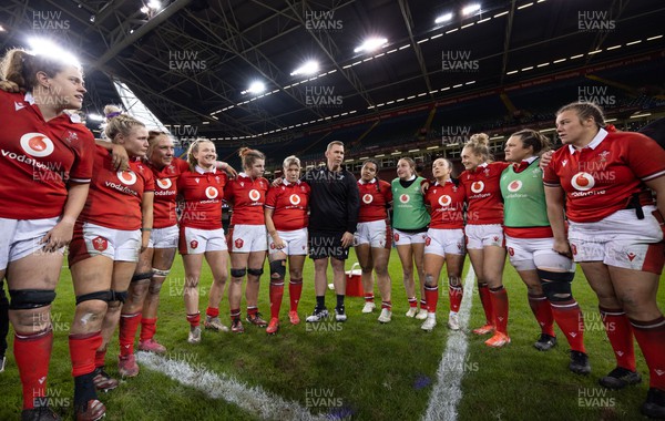 270424 - Wales v Italy, Guinness Women’s 6 Nations - Ioan Cunningham, Wales Women head coach, speaks to his players at the end of the match