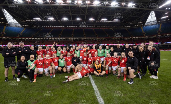 270424 - Wales v Italy, Guinness Women’s 6 Nations - The Wales team and Management  at the end of the match