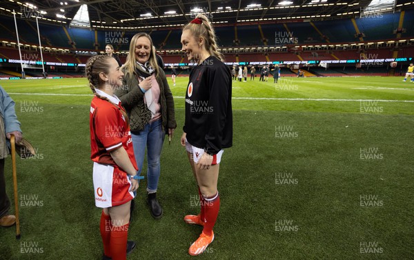 270424 - Wales v Italy, Guinness Women’s 6 Nations - Match mascot Nia Mair Webb chats with Hannah Jones of Wales ahead of the start of the match