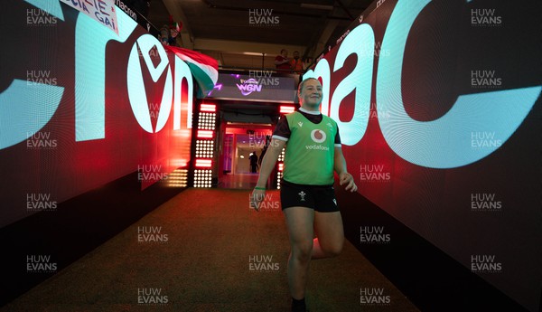 270424 - Wales v Italy, Guinness Women’s 6 Nations - Mollie Reardon makes her way down the tunnel