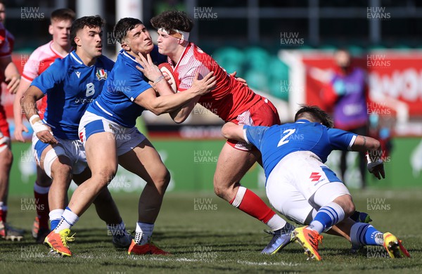 200322 - Wales U20s v Italy U20s - U20s 6 Nations Championship - Eddie James of Wales is tackled by Giovanni Sante and Lapo Frangini of Italy
