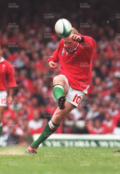 091099 - Wales v Japan - Rugby World Cup - Neil Jenkins kicks for goal