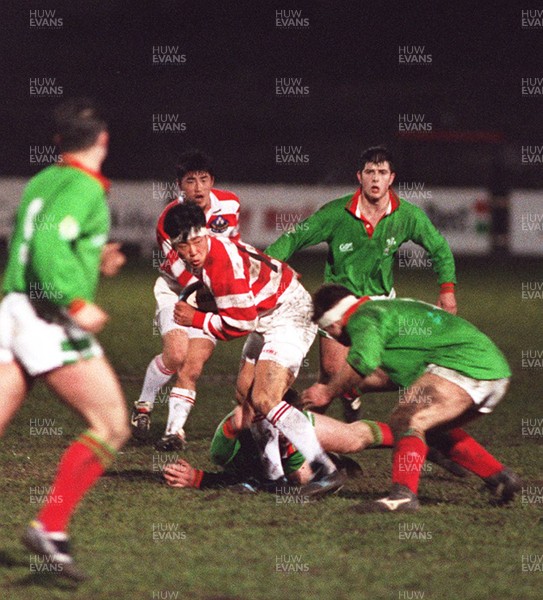 150395 - Wales v Japan Rugby - Japan's number 10 Mori breaks through